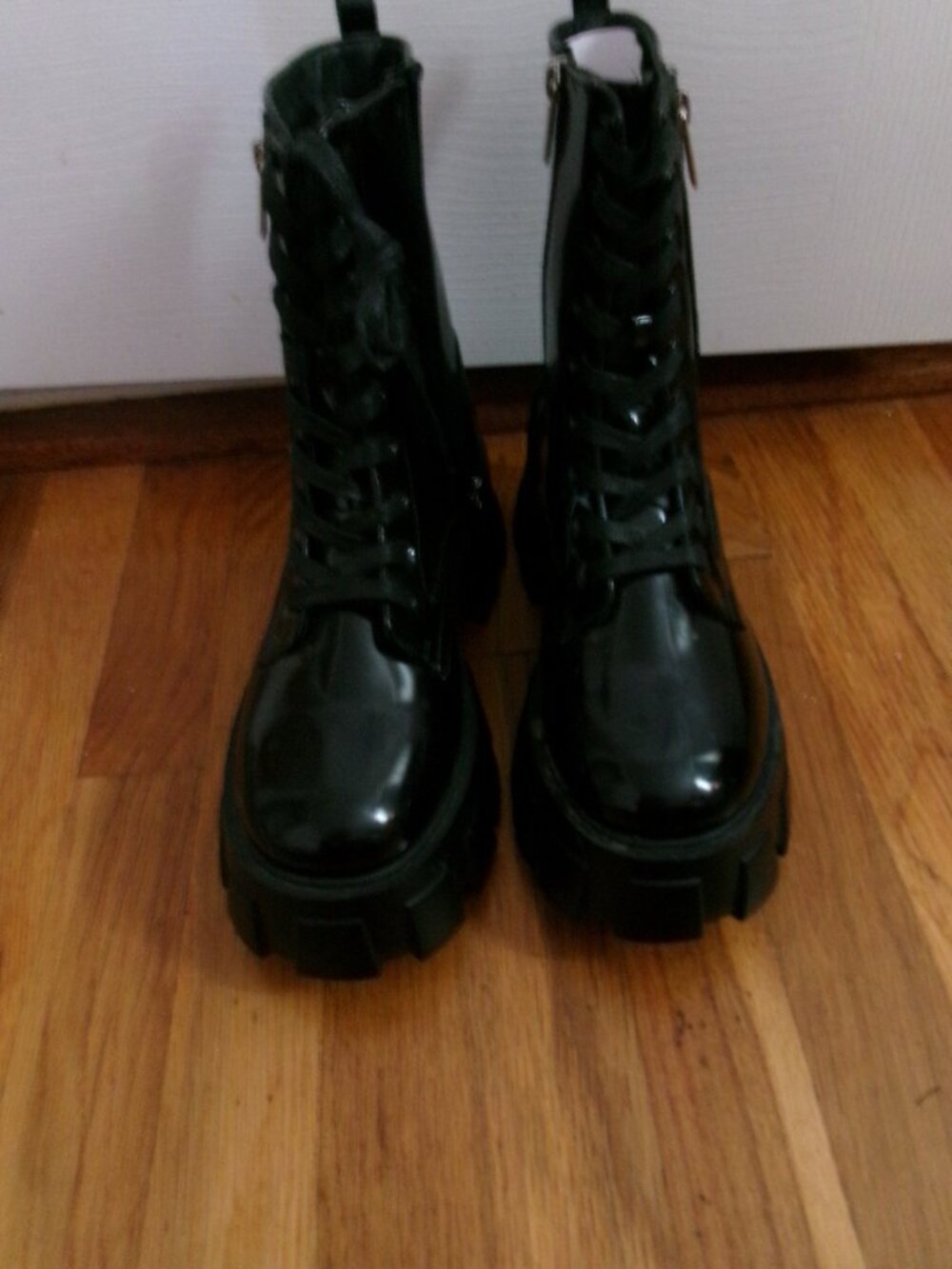 COMBAT BOOTS